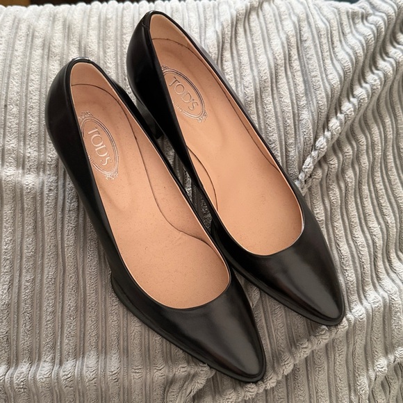 Tod's Black Leather Pumps